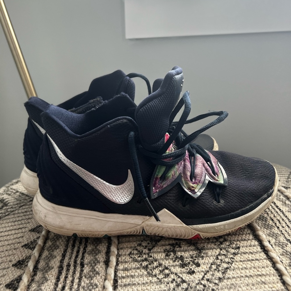 Nike Kyrie 5s ”galaxy”